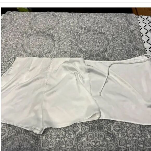 NWT Altar'd State champagne Skort, Size L - Picture 3 of 6